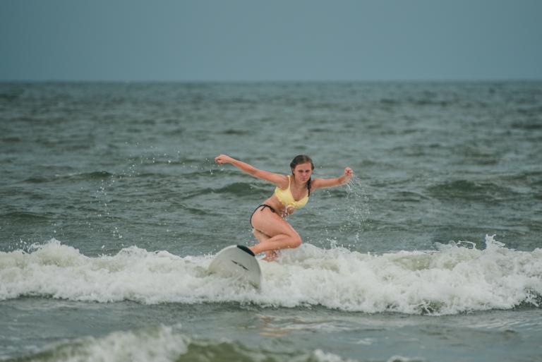 girl-surfing girl-surfing