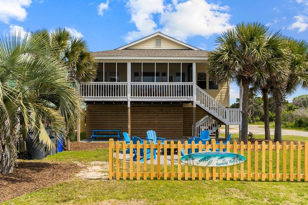 family tides vacation home at oak island